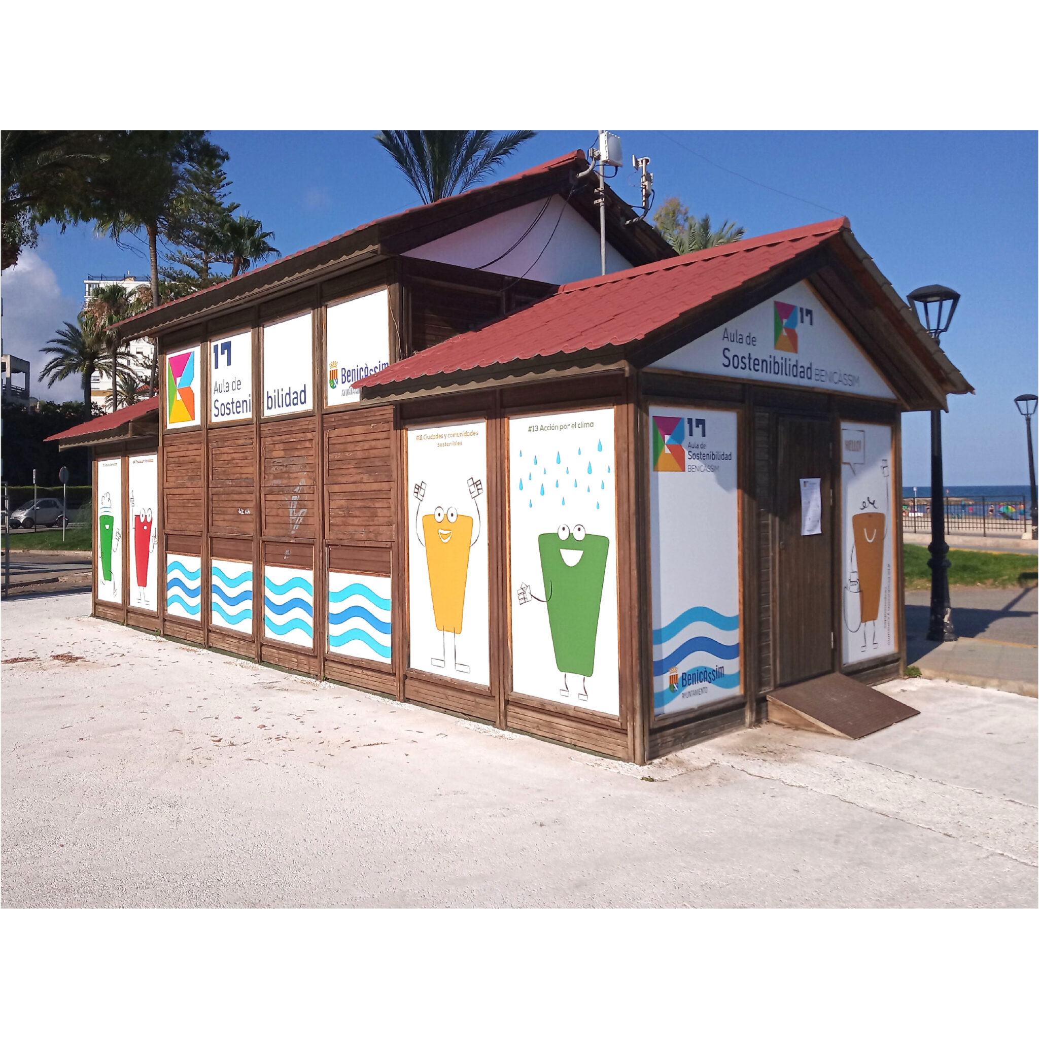 Wooden sustainability classroom kiosk near beach promenade